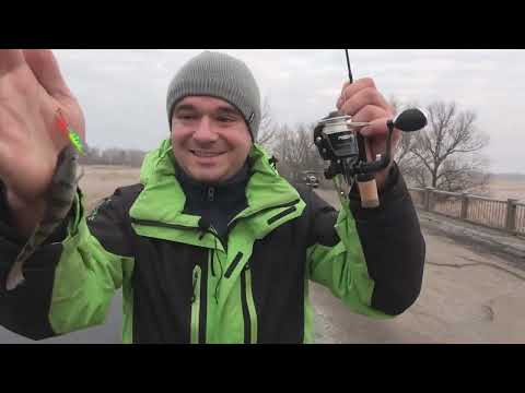 Где тихая вода - корка льда. Лёд обойдём - рыбу найдём. Где тихая вода - корка льда. Лёд обойдём - рыбу найдём.