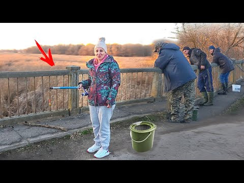 ДЕД с ВНУЧКОЙ на БАЛАНСИР ОКУНЕЙ ЛУПЯТ!!! ПЕРВЫЙ МОРОЗ 2024 на РЕКЕ!!! РЫБАЛКА на ЗИМНИЕ СНАСТИ