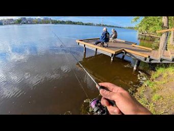 ЗАБРАЛСЯ В ТОЛПУ ПОПЛАВОЧНИКОВ с МОРМЫШКОЙ. Рыбалка на НАНОДЖИГ и мормышинг в городе
