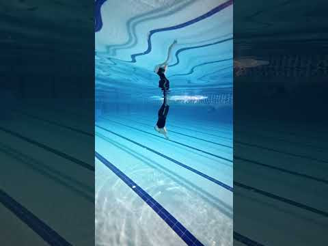 Нырнула...