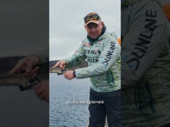 Правильная проводка блесны вдоль дна и форель на крючке!