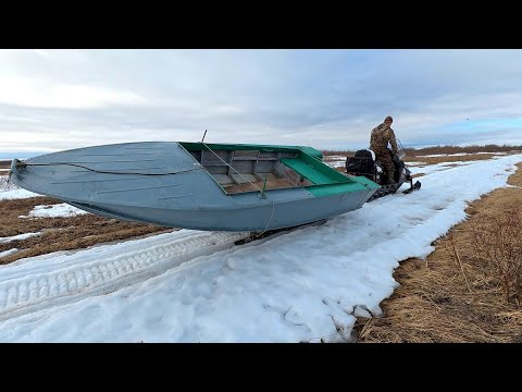 ПОСЛЕДНЯЯ ДОРОГА, НАДО УСПЕВАТЬ. ЗАВОЗИМ ЛОДКУ НА СНЕГОХОДЕ. НОВОСТИ О ВЕСНЕ.
