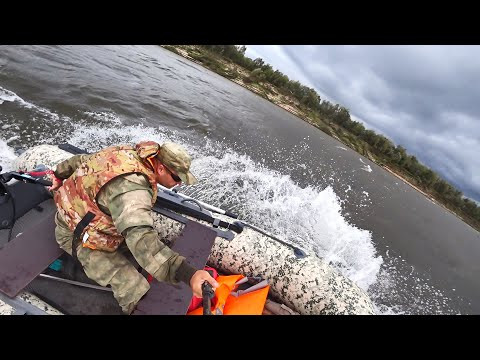 НЕ СТОИТ НА ПВХ ЛОДКАХ ЛЕСТЬ В БОЛЬШУЮ ВОЛНУ. Испытываю лодку X-river, Rocky 335 под мотором 9.8. НЕ СТОИТ НА ПВХ ЛОДКАХ ЛЕСТЬ В БОЛЬШУЮ ВОЛНУ. Испытываю лодку X-river, Rocky 335 под мотором 9.8.
