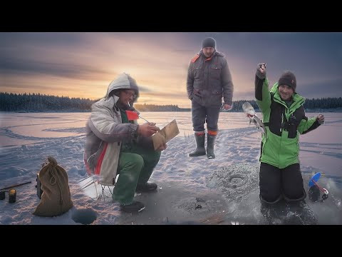 Зима, рыбалка, клёв идёт, Иваныч водовку сосёт. Наловил он мелкоты, Для души и красоты. Зима, рыбалка, клёв идёт, Иваныч водовку сосёт. Наловил он мелкоты, Для души и красоты.